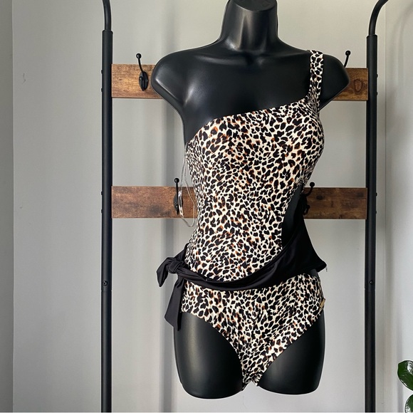 Vince Camuto women’s Tanzania Cheetah One Shoulder One Piece Swimwuit size 8 NEW - Picture 2 of 7